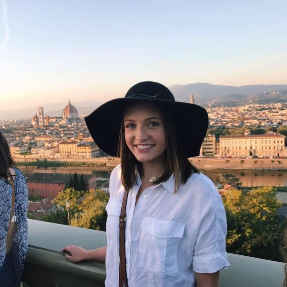 Meet your Posher, Erika - Picture 1 of 1